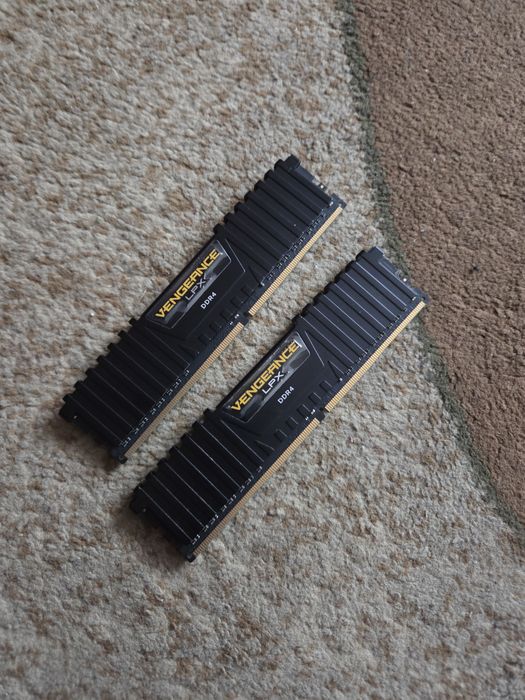 Vand rami corsair ddr4 2x4gb