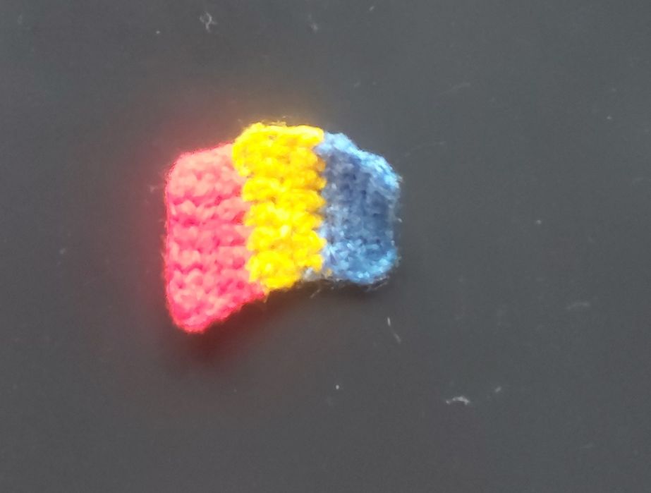 Drapel , tricolor crosetat