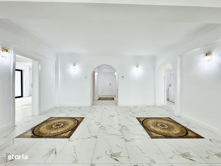 Vanzare Vila Unicat in Copou- 1000 mp utili + 2300 teren, 15 parcari.