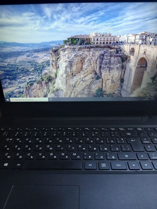 Продавам лаптоп Lenovo.   Може и лек коментар на цената.