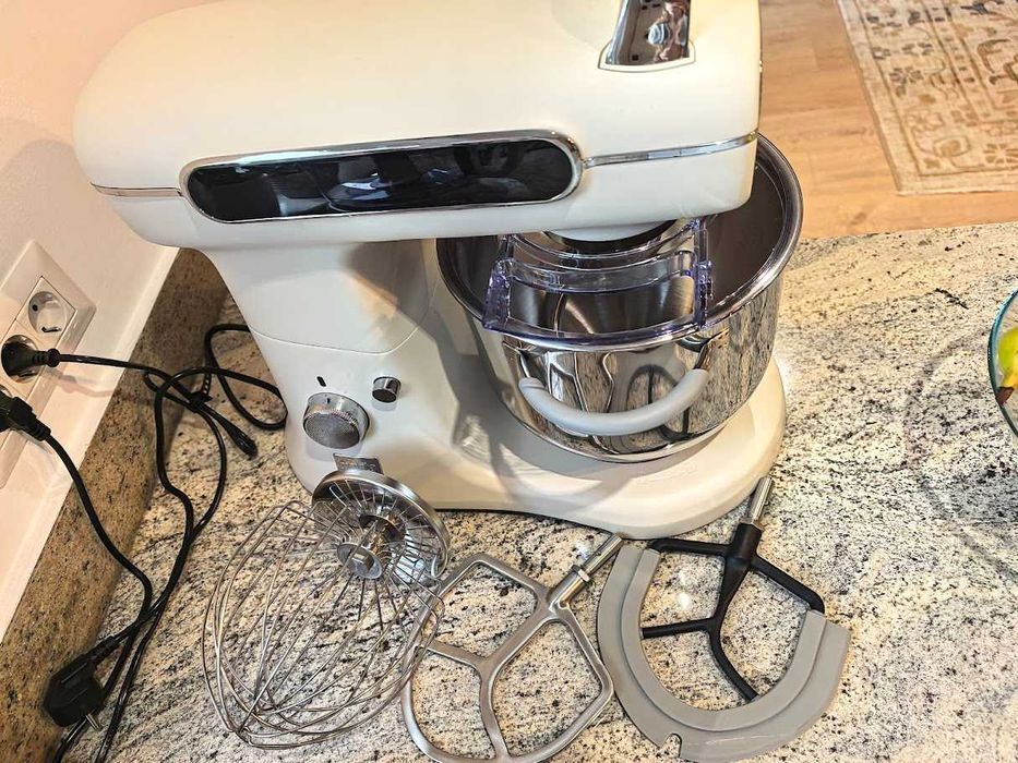 Vând Mixer cu bol profesional, 7L, 1800 W, 2.4 kg aluat, aproape nou