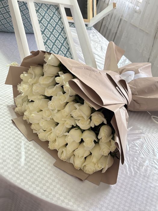 Белые розы 51 шт