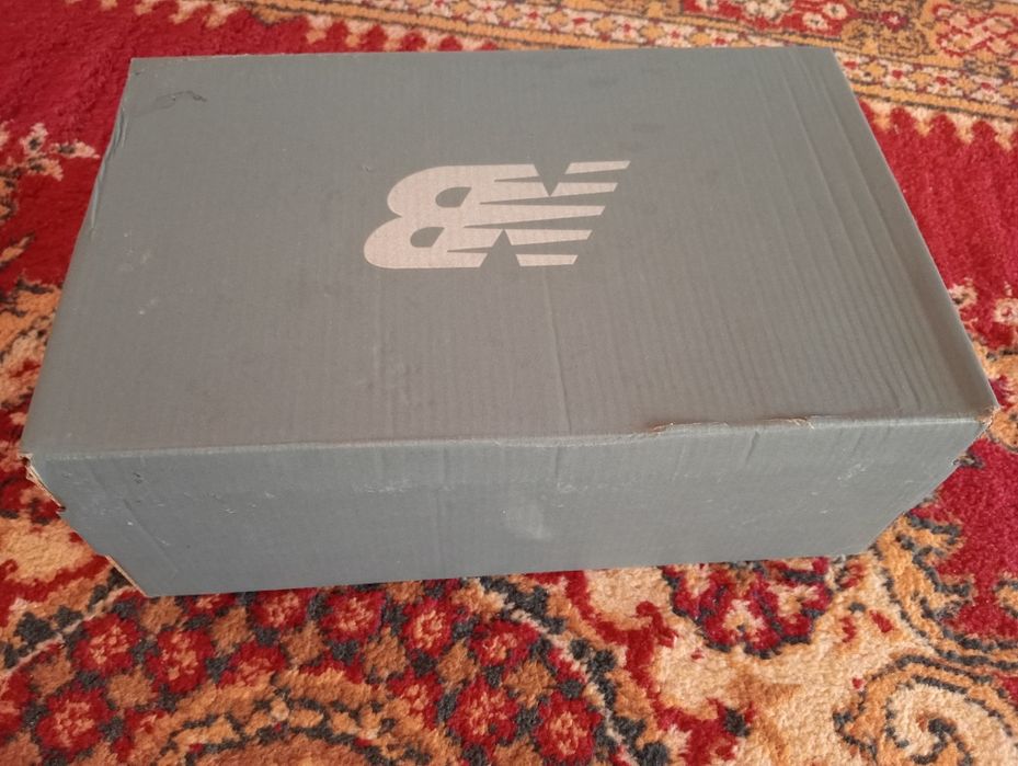 Коробка от компаний New Balance
