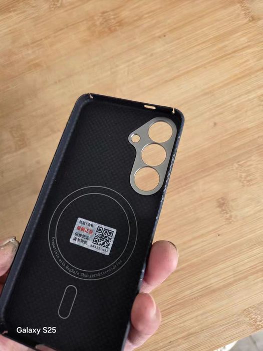 Карбоновый чехол для Samsung S25