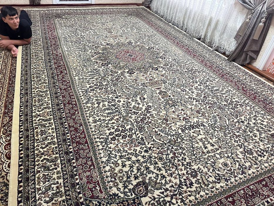 Продаются ковры. Гиламлар сотилади