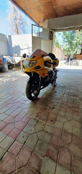 Suzuki gsxr 750