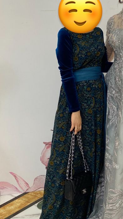 Платье изумрудного цвета