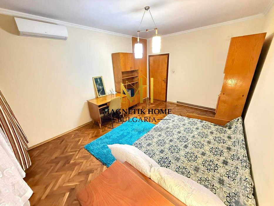 Автентичен ЧЕТИРИСТАЕН апартамент с ПАРНО в ж.к. Възраждане