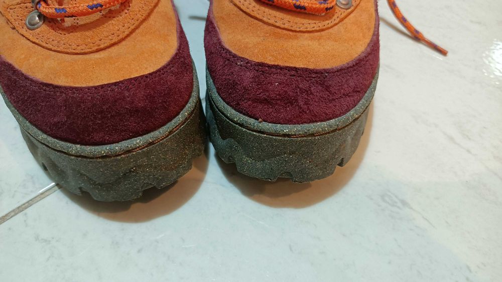 Сникърси Nike Lahar Low (оранжево-лилави)