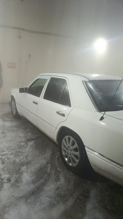 Мерседесс Бенс Е200