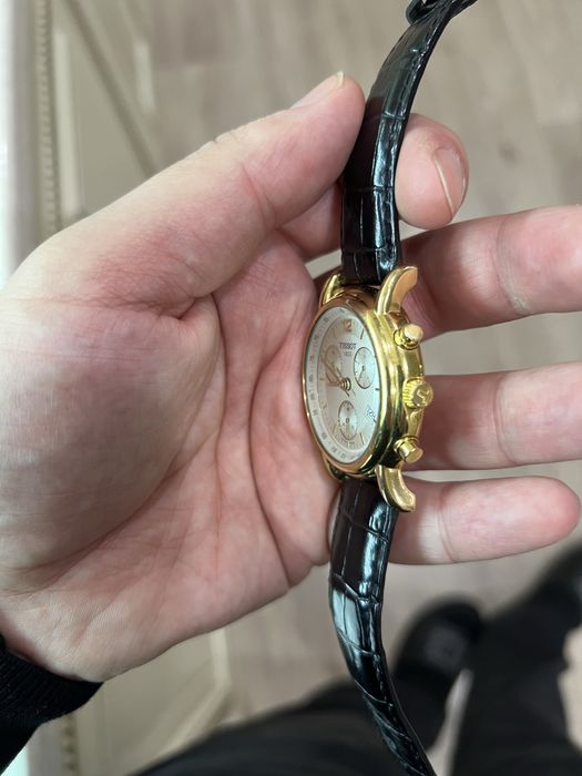 Продам золотые часы