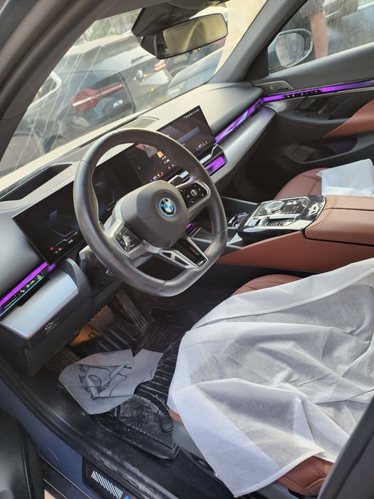 BMW I5 35L. M Sport энг фул позицияси хамма доп опциялари кушилган.