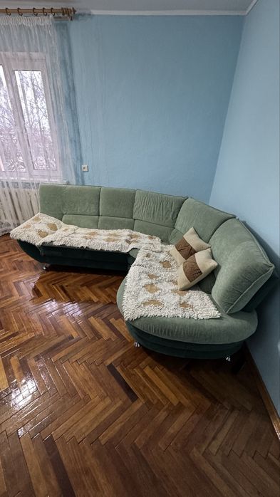 Угловой диван и кресло