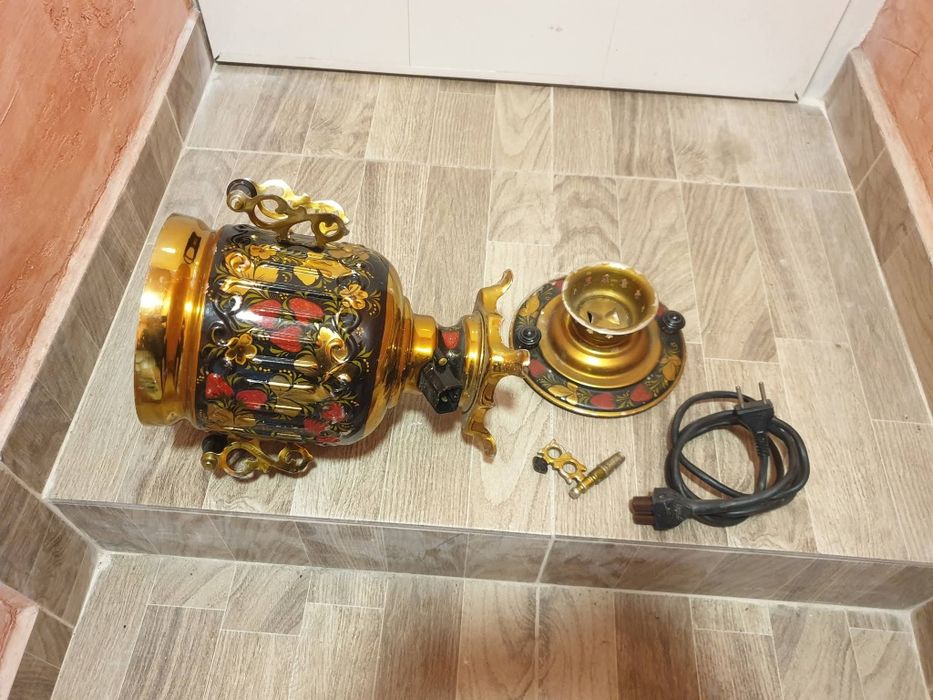Руски самовар ръчно рисуван