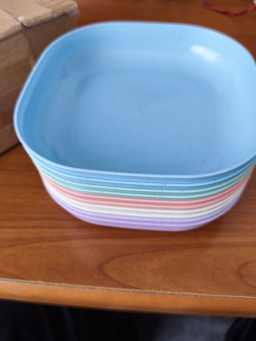 10 пластмасови чинийки