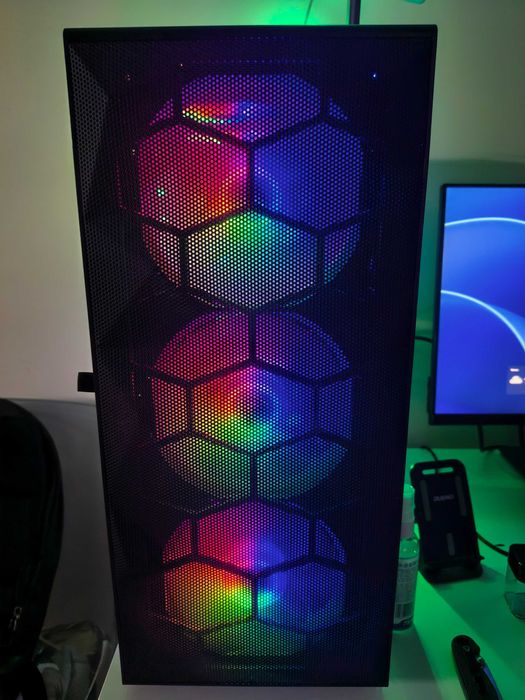 Продавам компьютер GTX 1660 Ti / 32GB RAM / 1TB NVMe – обслужен