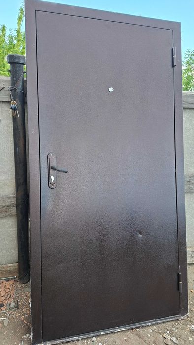 Продается входная дверь