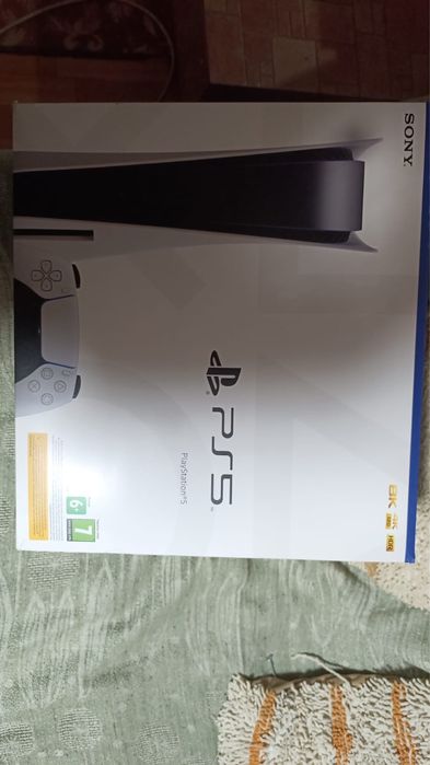 Пс 5 почти новая