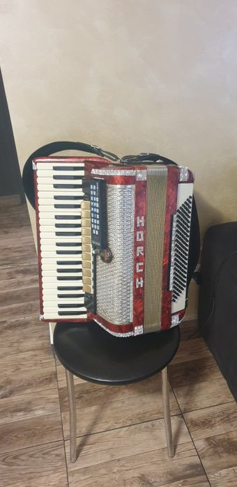 Vând sau schimb acordeon cu sistem midi