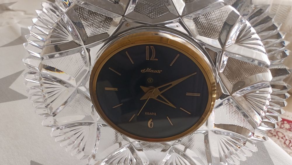 Часы настенные настольные . Маяк