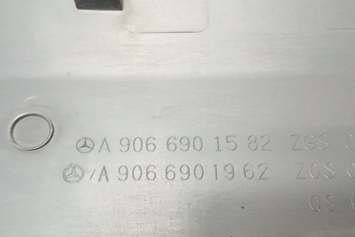 Bandou lateral spate A9066901582 Mercedes-Benz Sprinter a 2-a generat