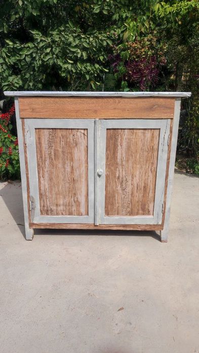 Срочно продаются домашние вещи,сделанные профессиональным столером.