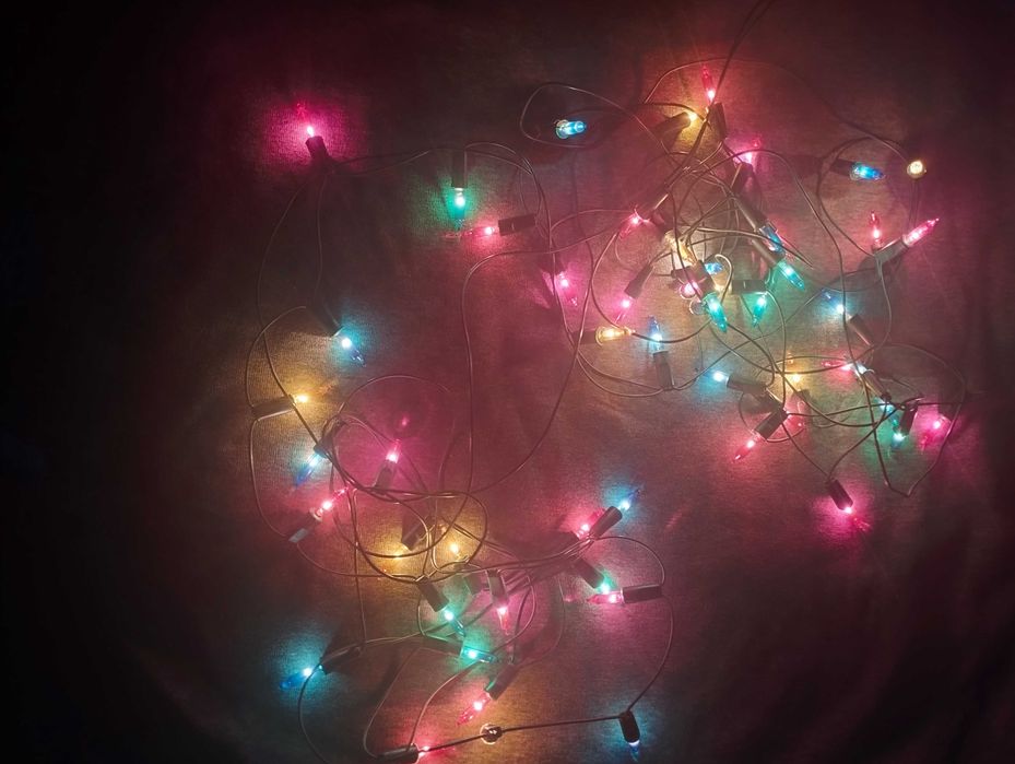 Гирлянды; звезда на новогоднюю ёлку.