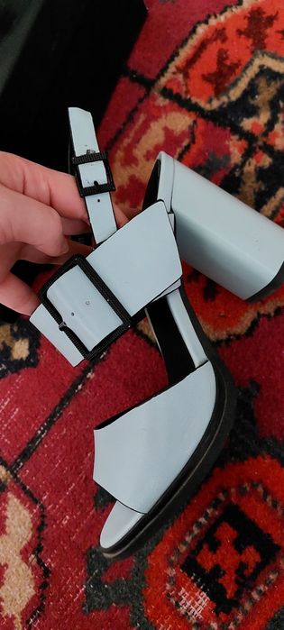 Продам красивые босоножки.