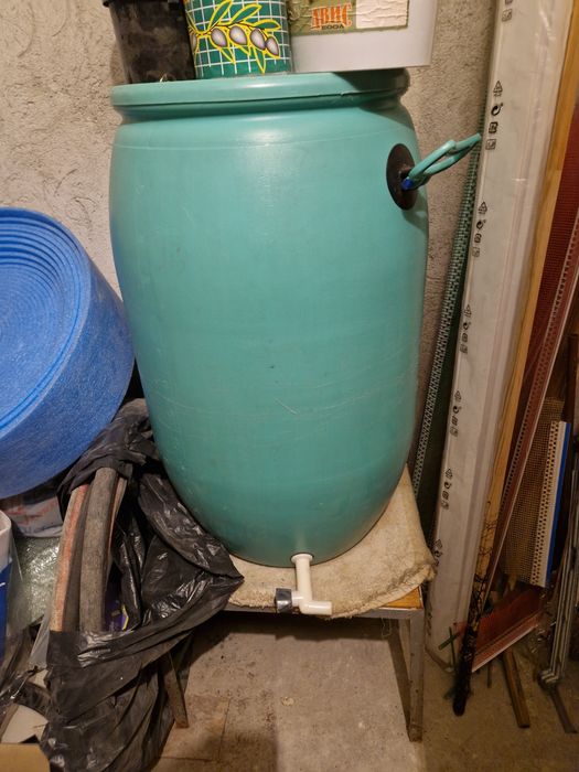 Бидон за зеле с канелка и капак 140л