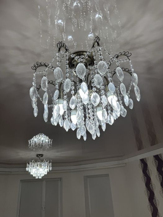 Продам 2 люстру