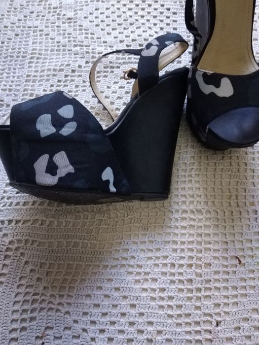 Дамски сандали на платформа