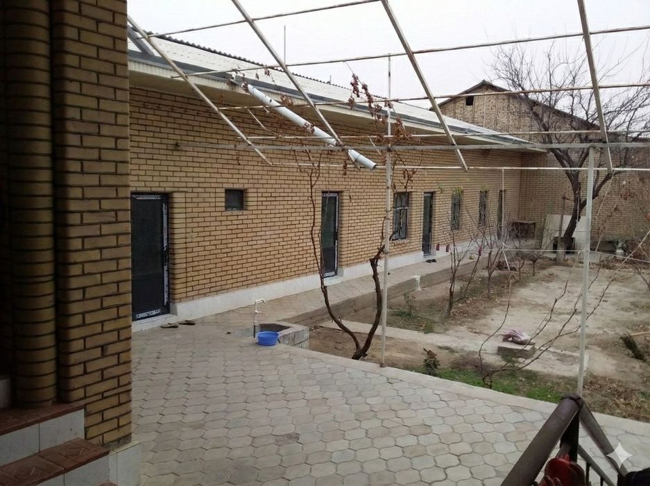 Hovli sotiladi. Navoiy shahar. Umiddan