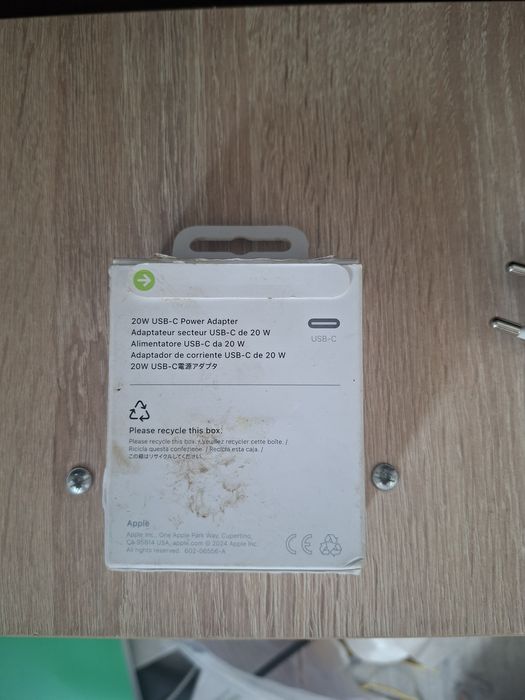 Vand adaptor iphone original, nefolosit, doar deschis