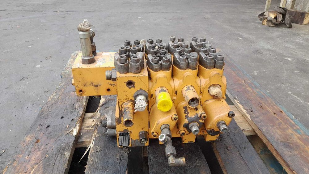 Distribuitor hidraulic excavator Case 688 ,788 ,888 ,988 ,1088 ,1188