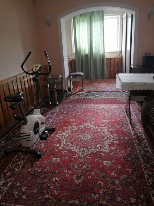 Продается 3х комн квартира в городе, ориентир кафе "Ахмадчиз"
