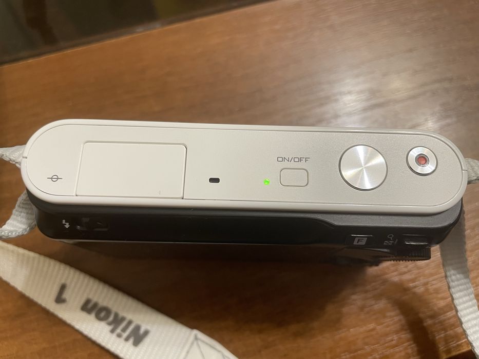 Фотоапарат Nikon1 J1