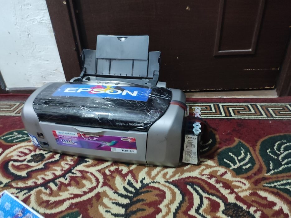 EPSON R 200 tezkor foto studya uchun 6 ta rangli printer.dyuzi toʻliq