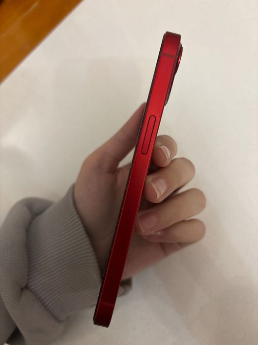 продам айфон 13 в красном цвете