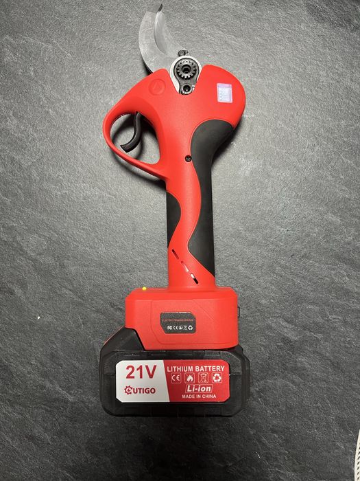Foarfecă electrică pomi/crengi 40mm (2 acumulatori)