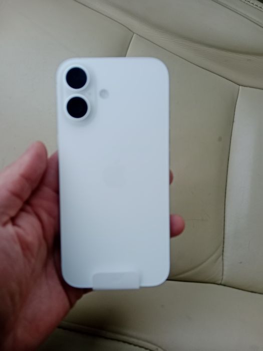 Продам новый Айфон 16белый 128гб