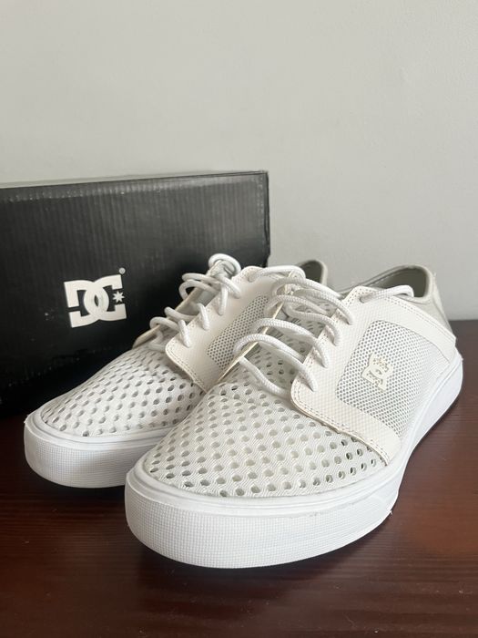 Продам кроссовки американского DC Shoes, размер: 41.  Цена: 15000 тг.