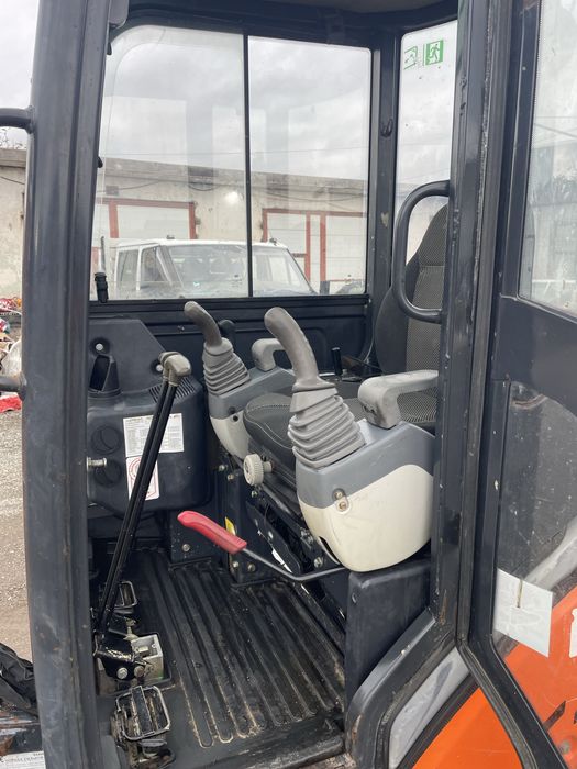 Miniexcavator  hitachi  2  Tone an 2015