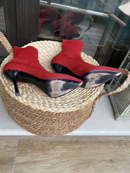 Червени боти с ток тип чорап