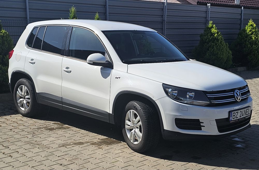 VOLKSWAGEN Tiguan