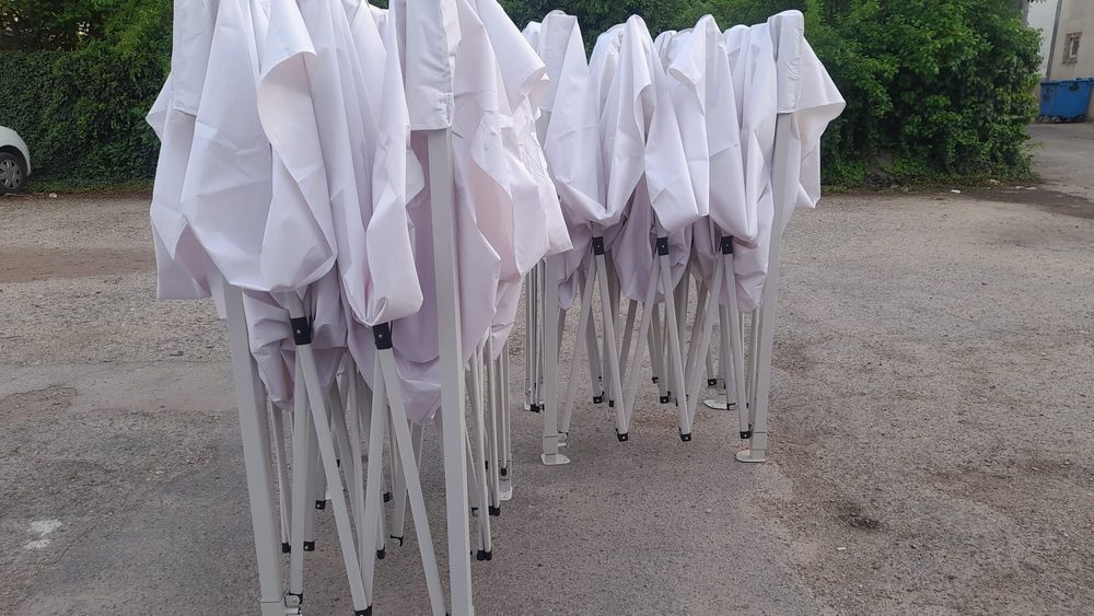 Corturi și mese pliabile