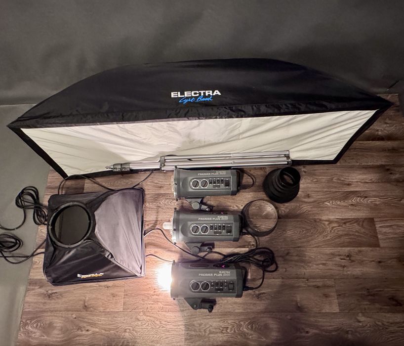 Set 3 blitzuri Electra PremierPlus1000 Ws cu softboxuri,snoot,trigger