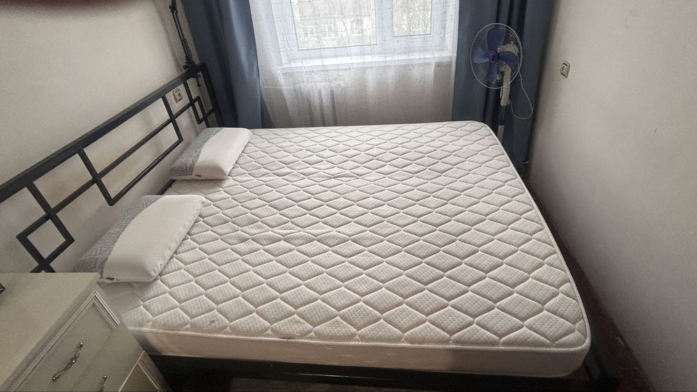Продам кровать с матрасом