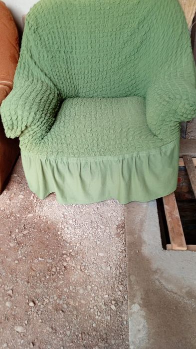 Продам диваны  с чехлом