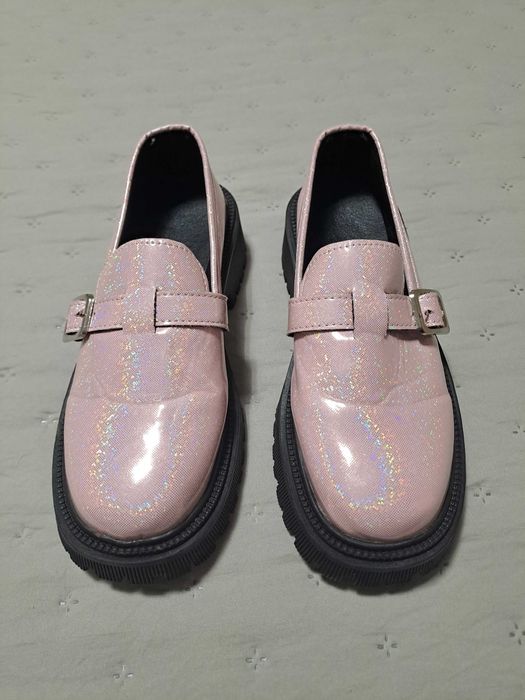 Подарявам обувки