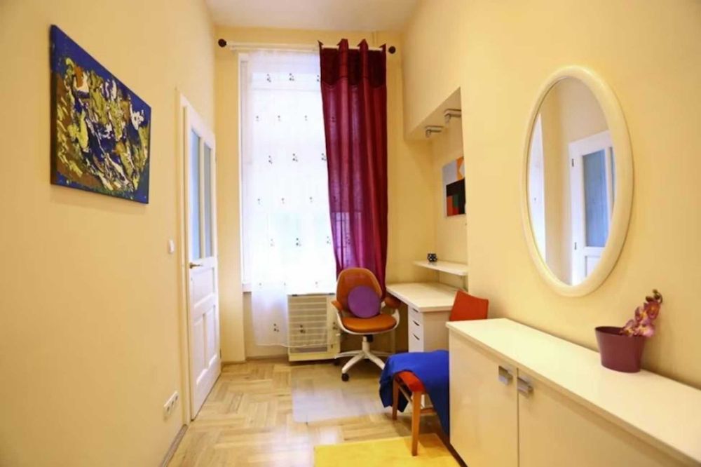 Дава се под наем Двустаен апартамент в София, Център - 55 кв.м за 408 € - Снимка #2